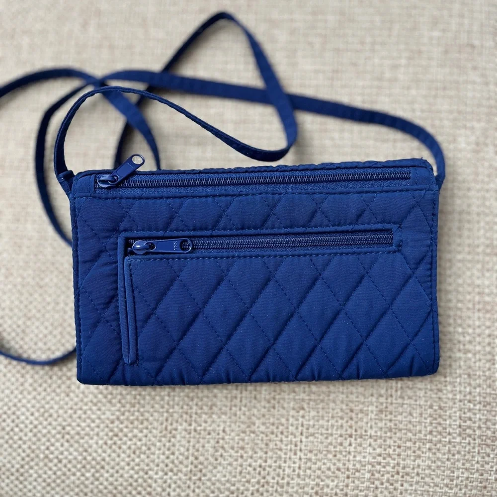 Vera Bradley crossbody navy blue quilted,EUC 7.5x4.5x.5”, clean, no stains ⬇️ - Picture 13 of 13